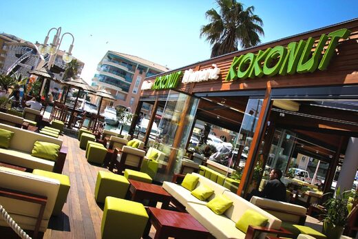 Kokonut Rhumerie à Fréjus – Restaurant, Cocktails &amp; Ambiance Bord de Mer
